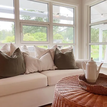 Stylish - Boat, Greenhouse & Majestic Oaks * Jørpeland