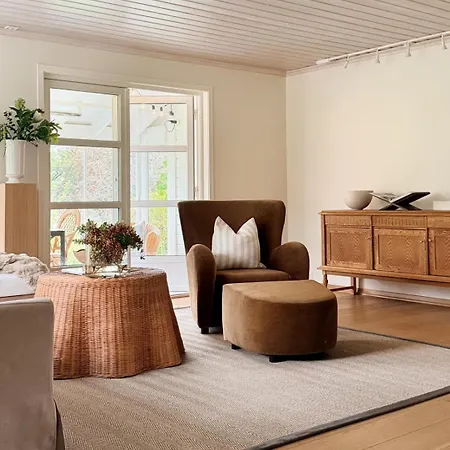 Tatil Evi Stylish - Boat, Greenhouse & Majestic Oaks