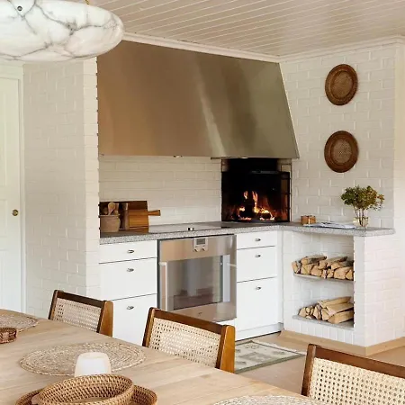 Tatil Evi Stylish - Boat, Greenhouse & Majestic Oaks