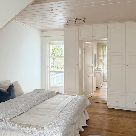 Tatil Evi Stylish - Boat, Greenhouse & Majestic Oaks