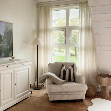 Tatil Evi Stylish - Boat, Greenhouse & Majestic Oaks