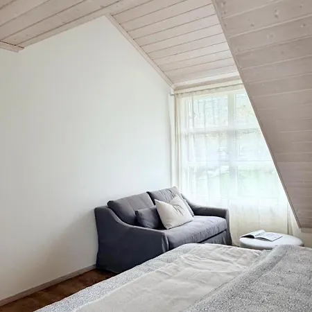 Stylish - Boat, Greenhouse & Majestic Oaks *