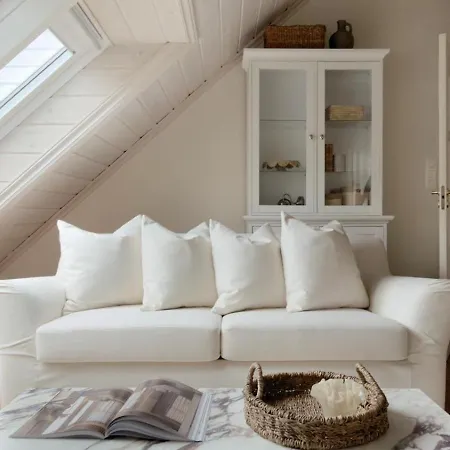 Tatil Evi Stylish - Boat, Greenhouse & Majestic Oaks