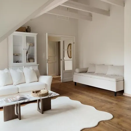 Stylish - Boat, Greenhouse & Majestic Oaks Jørpeland