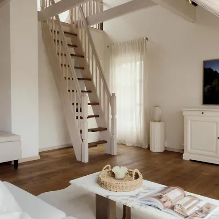 Stylish - Boat, Greenhouse & Majestic Oaks Jørpeland