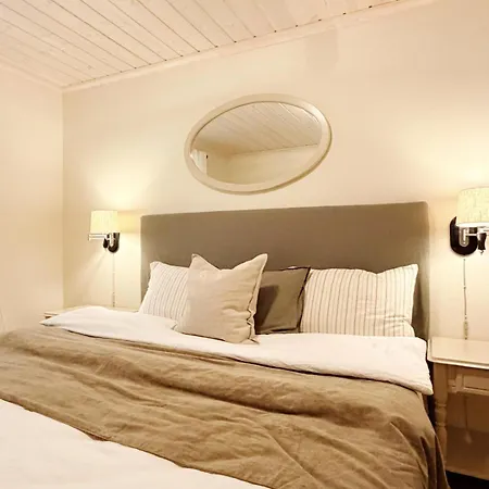 Tatil Evi Stylish - Boat, Greenhouse & Majestic Oaks *