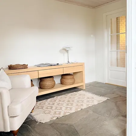 Tatil Evi Stylish - Boat, Greenhouse & Majestic Oaks *