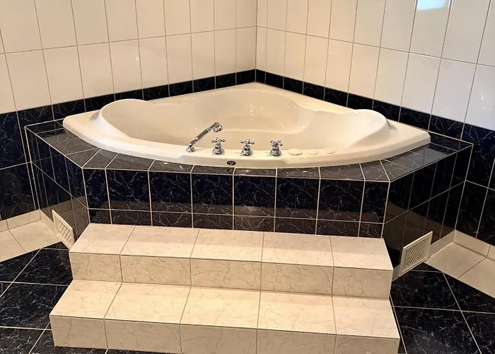 펜션 Stylish - Boat, Greenhouse & Majestic Oaks *