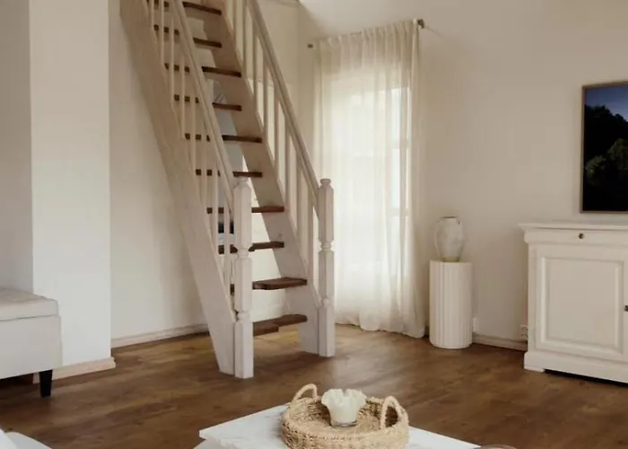 Stylish - Boat, Greenhouse & Majestic Oaks 요플란드